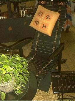 CHAISE.JPG (21663 octets)