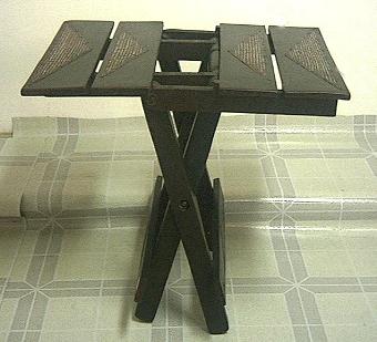 FRI-tabouret-pliant2.JPG (20270 octets)