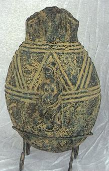 LOVI-Pot-amphore-personnage.JPG (23393 octets)