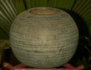 Vase-gris-H17-D19.jpg (13393 octets)